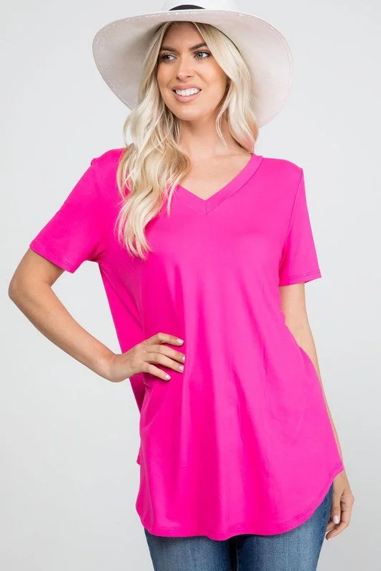 The Eleanor - Women's Plus Size Top in Fuchsia